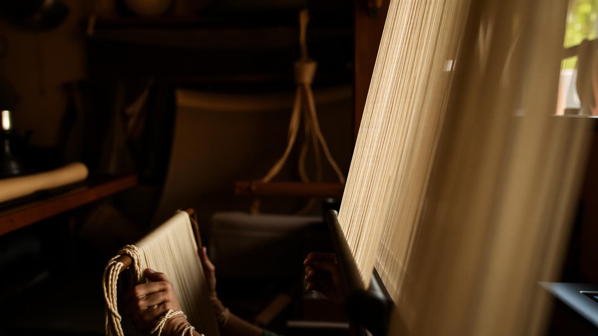Kemeja Endek Modern Pria thumbnail
